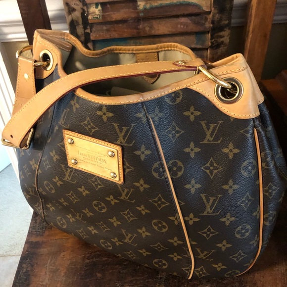 Louis Vuitton Galleria PM Monogram Shoulder Bag - Picture 3 of 14